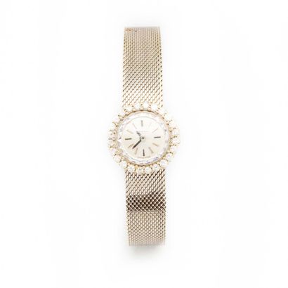 LONGINES LONGINES

Montre de dame en or gris, bracelet souple en or, cadran serti...