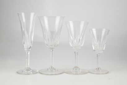 SAINT-LOUIS Manufacture of SAINT LOUIS 

Set of cut crystal glasses model "Cerdagne"...