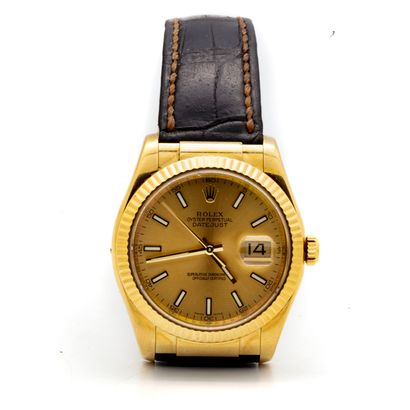 ROLEX 
ROLEX watch in gold

Rolex Oyster Perpetual Date

Gold folding clasp

Warranty...
