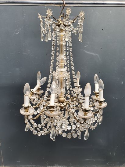 null Chandelier with glass structure, 9 arms of light, decorated with garlands and...