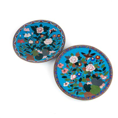 CHINE CHINA - 20th century

Pair of metal dishes decorated with cloisonné enamels...