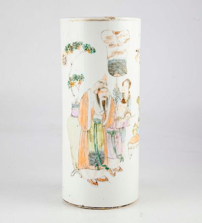 CHINE CHINA - 20th century

Enameled porcelain scroll vase decorated with a lantern...
