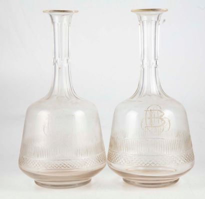 null Pair of cut crystal decanters engraved with the numbers "ACB

H. 25 cm 

(Without...