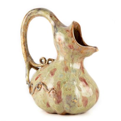 PARTHENAY PARTHENAY - Edouard Knoepflin

Earthenware jug, the handle with plant decoration,...