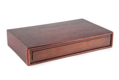 CHINE CHINA - 20th century

Exotic wood rectangular box

H. 5 cm ; W. 27,5 cm ; D....