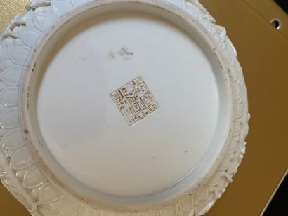 CHINE CHINA - Republic period - MINGUO (1912 - 1949)

A round white porcelain bowl...