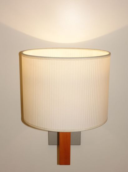 POTIS Wall lamp POTIS

Manufacturer: not known

Wood and white lampshade 

Height...