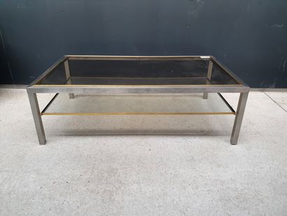 null Table basse en laiton et acier, plateau en verre fumé

Vers 1970

H. : 37 cm...