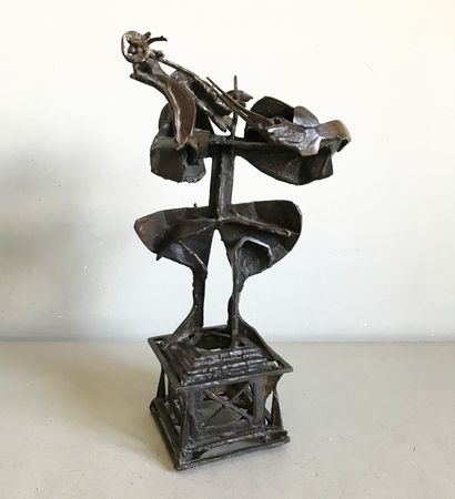 null CONTEMPORARY SCHOOL

The cellist

Statuette in bronze 

Marked and dated 2001...