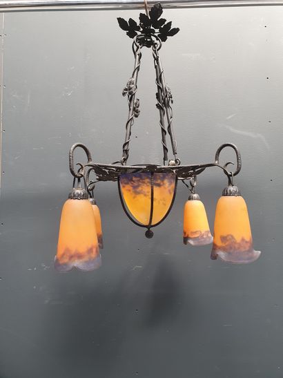 MULLER MULLER Frères

Wrought iron chandelier with tulip decoration and domes made...
