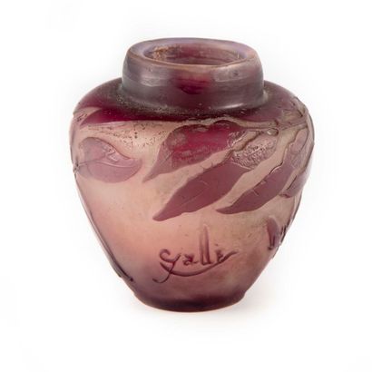 GALLE Manufacture GALLE

Small vase in acid-etched multi-layered glass

Signed Gallé

H....