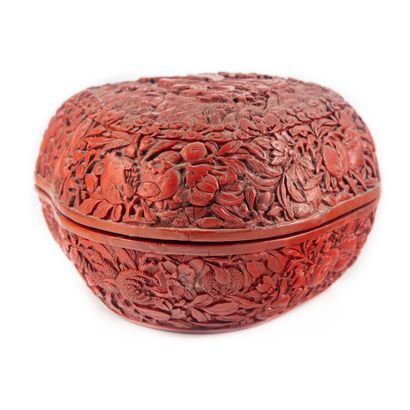 CHINE CHINA - QIANLONG period (1736 - 1795)

Box in the shape of a longevity peach...