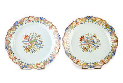 ROUEN Manufacture of ROUEN - XVIIIth century

Pair of earthenware plates with curved...