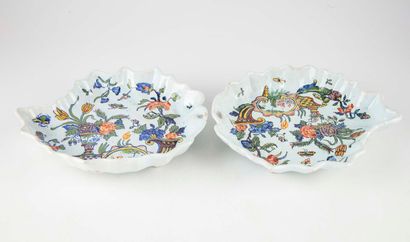 ROUEN Manufacture of ROUEN

Pair of earthenware compotiers decorated with cornucopia

Bears...