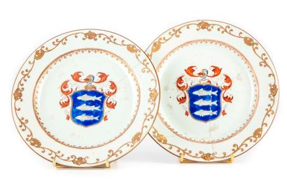 CHINE CHINA

Two porcelain plates with polychrome decoration of coats of arms in...