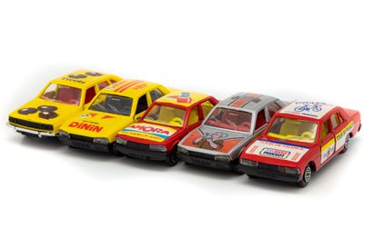 NOREV NOREV 1/43

Lot of 9 advertising and service vehicles including ambulance,...
