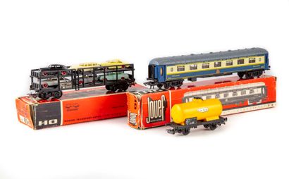 JOUEF JOUEF - HO gauge

Set of three cars including a vehicle transport car in its...