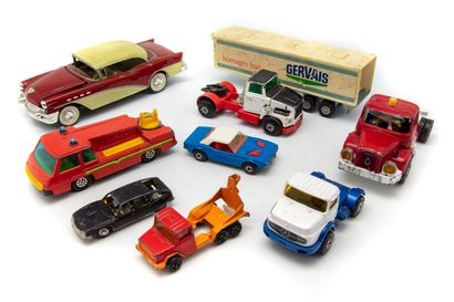 null Lot of small cars in various scales (1/43, 1/64 etc.) from various manufacturers...