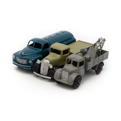 DINKY TOYS DINKY TOYS ENGLAND

Set of three vehicles: a blue tanker truck in perfect...