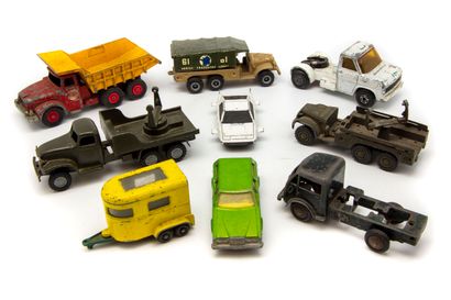 null Lot de petites voitures échelles diverses (1/43, 1/64 etc.) de divers fabricants...
