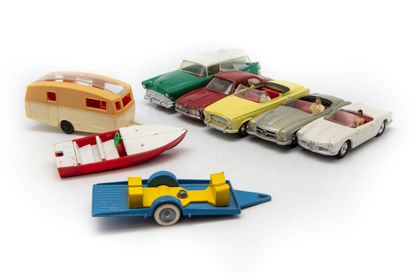 SOLIDO SOLIDO 1/43 

Lot of 5 vehicles including a Mercedes 190 SL cabriolet, an...