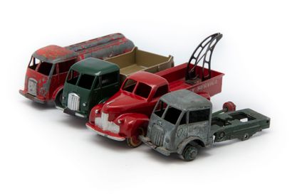 DINKY TOYS DINKY TOYS FRANCE

Lot of 4 small trucks including the Dinky service in...