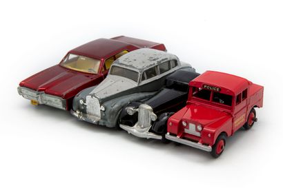 DINKY TOYS DINKY TOYS ENGLAND

Lot de 4 véhicules dont une Rolls Royce Siver Wraith...