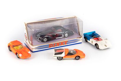 DINKY TOYS DINKY TOYS GB 1/43 

Lot de 3 voitures comprenant une Alfa Romeo OSI Carrabeo...