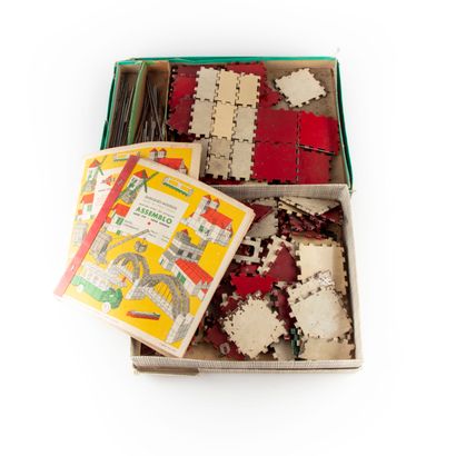 ASSEMBLO Assemblo boxed set, metal construction game, contains many pieces of the...