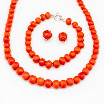 Faceted coral set, including necklace, earrings,...