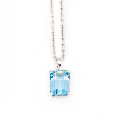 Beautiful pendant with an aquamarine and...