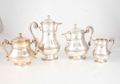 BOULENGER BOULENGER House

Silver tea set molded with friezes of gadroons. It is...