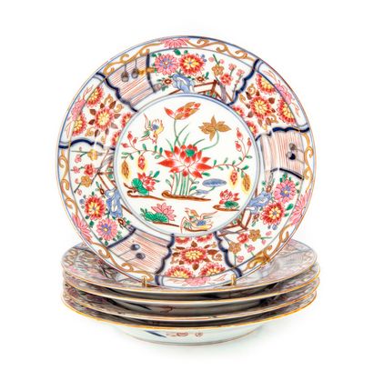 SAMSON SAMSON

Suite of five porcelain plates with polychrome decoration of the enamels...