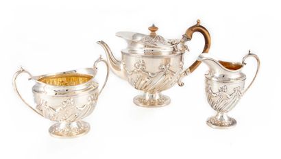null Silver tea set with twisted rocaille and garlands in relief. It is composed...
