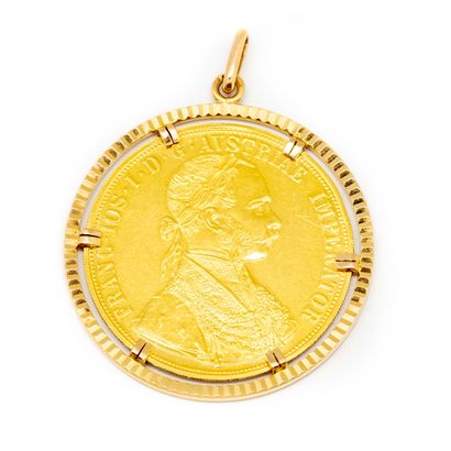 null Large gold medal mounted in pendant with the face of Emperor Francis I of Austria...