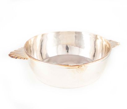 null Silver plated vegetable dish with shell handles

D. 22.5 cm ; H. 7.5 cm