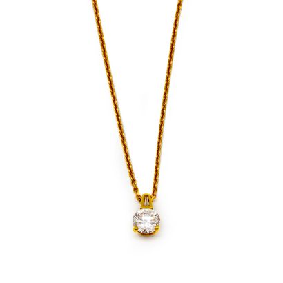 null Yellow gold chain set with a synthetic diamond (zircon) mounted on a gold chain...