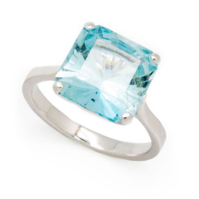 White gold ring set with a blue topaz, natural...