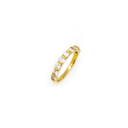 null Semi-American wedding band in yellow gold paved with small diamonds

TDD : 54

Gross...