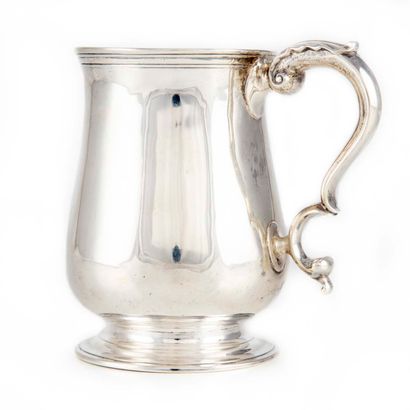 ZACHARIAH BRIDGEN Zachariah BRIGDEN

Colonial silver mug engraved with a figure....