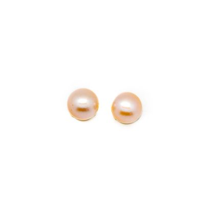 null Pair of earrings, gold setting with cultured pearls

Gross weight: 3.3 g.