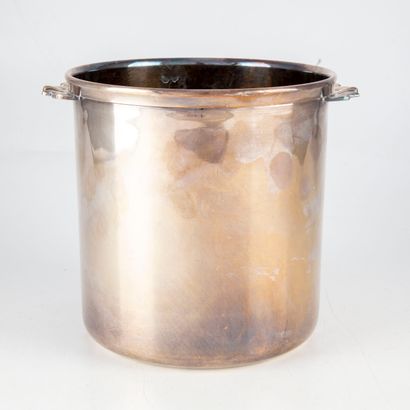 null Silver-plated metal cooler or chamapgne bucket

H. 18 cm ; D. : 18 cm