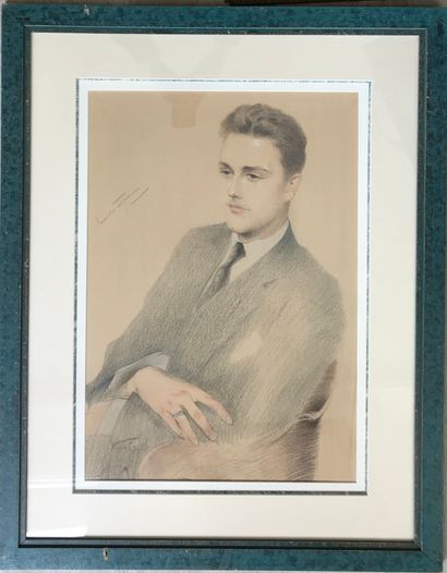 ECOLE FRANCAISE ECOLE FRANCAISE vers 1930

Portrait de jeune homme les bras croisés

Crayons...