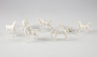 null Sept chevaux en porcelaine émaillée blanche

Travail moderne

6 x 4 cm

Petit...