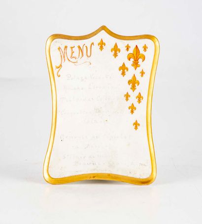 null Plaque de Menu en porcelaine à décor doré de fleurs de lys

H. : 15 cm