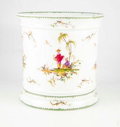 Raynaud RAYNAUD & Cie - Limoges 

Cache-pot en porcelaine émaillée décor aux chinois...