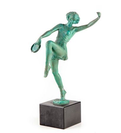 FAYRAL FAYRAL

La danseuse

Sculpture en régule à patine verte sur un socle en marbre

Signée...