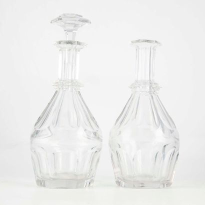 null Two cut crystal wine decanters

Missing a stopper

H : 28 cm