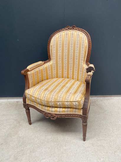 null Natural wood armchair with carved ribbon bows, fluted legs

Louis XVI style

107x70x52cm

Wear...
