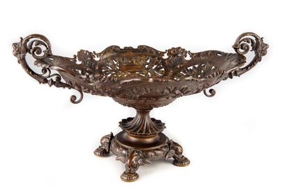 null Cup resting on a base with four small feet decorated with chimera heads, the...